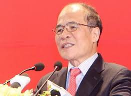 ທ່ານຫງວຽນຊິງຮຸ່ງ ເຮັດວຽກກັບສູນກາງ ຊາວໜຸ່ມກອມມູນິດ ໂຮ່ຈິມິນ